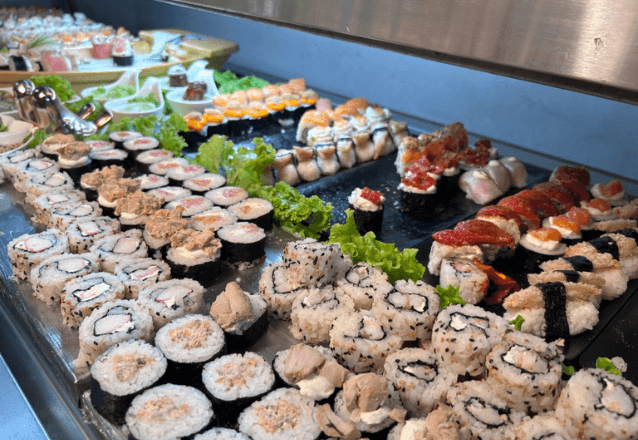 Rei do Sushi Cidade dos Funcionários - Rodízio de Sushi + Bebidas por apenas R$74,90 no Rei do Sushi!
